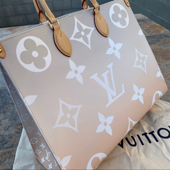 SOLD Louis Vuitton By The Pool Onthego GM Giant Monogram Tote - Picture 5 of 16